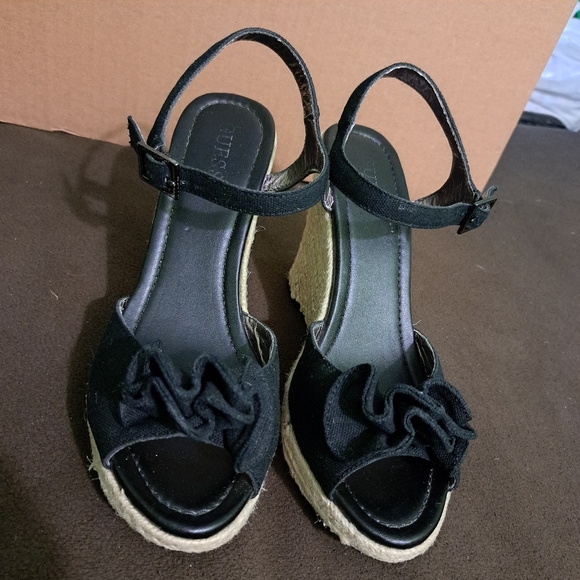 Women's Guess Wedge Sandals - Picture 7 of 13